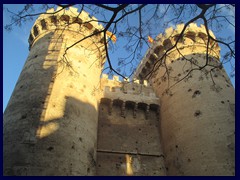 Torres de Quart, seen from Guillem de Castro.